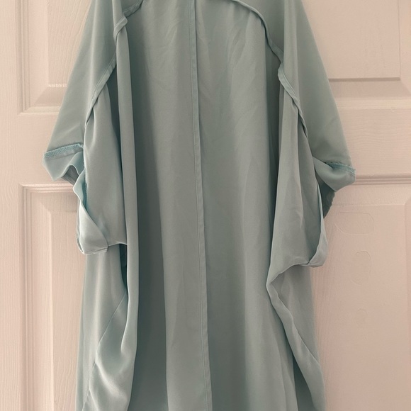 Flowy Blouse - Picture 4 of 4